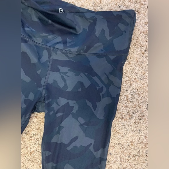 GAP Blue Camo Leggings in 7/8 Length - Picture 4 of 8